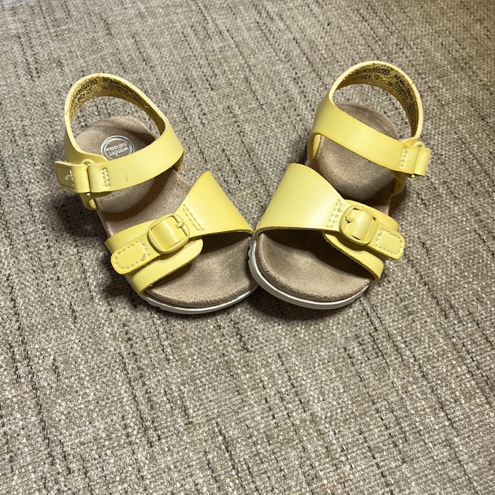 🛑sold🛑 Wonder Nation size 3 yellow sandal